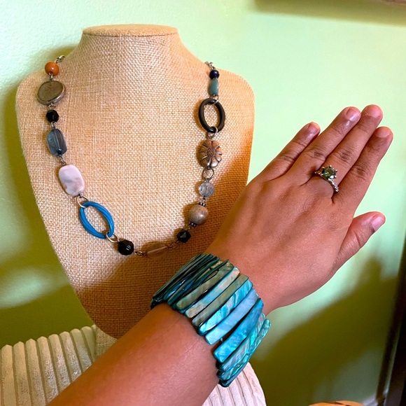 Elegant 3 Piece Turquoise and Silver Jewelry Bundle - Picture 2 of 16